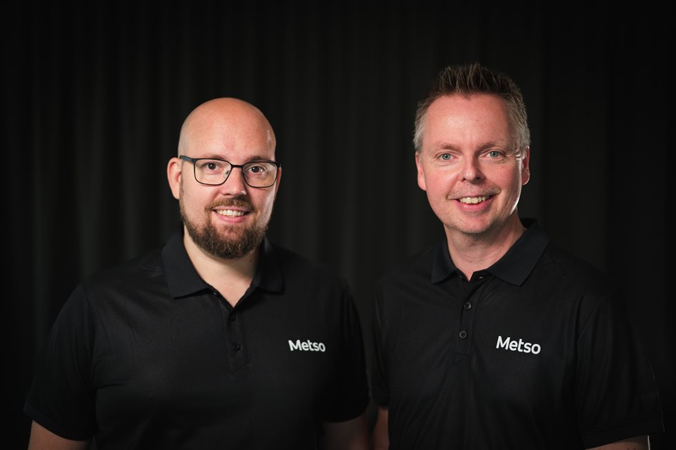 Fredrik Johansson, Gerente Global de Productos, Goma y Poli-Met, Revestimientos de Molinos (izquierda) y Lars Furtenbach, Director, Investigación y Desarrollo Tecnológico, Revestimientos de Molinos.