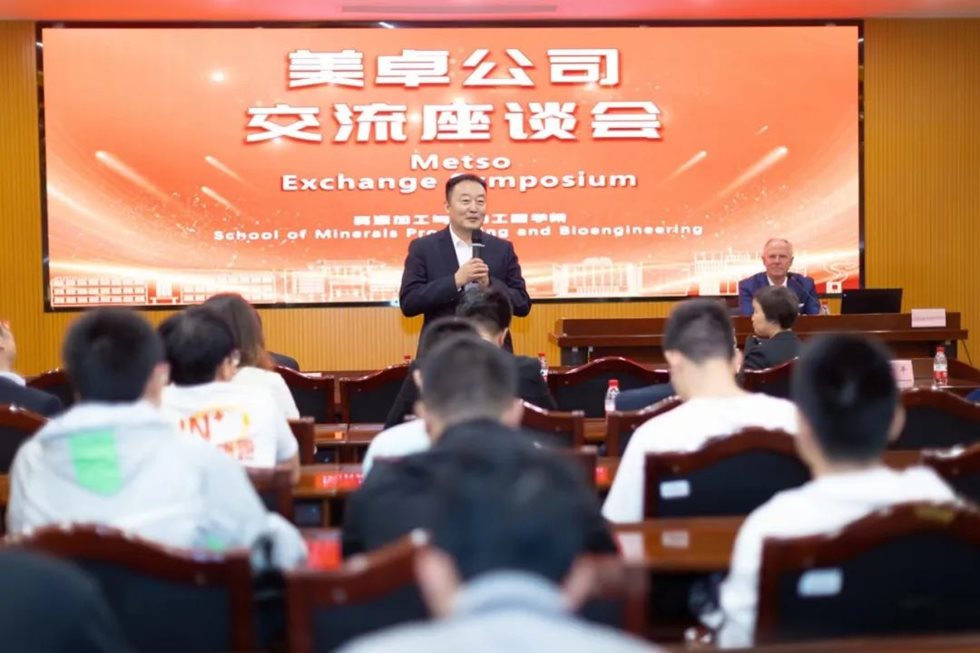 Xiaofeng and his team frequently visit Chinese mining universities to promote Metso and answer students’ questions.