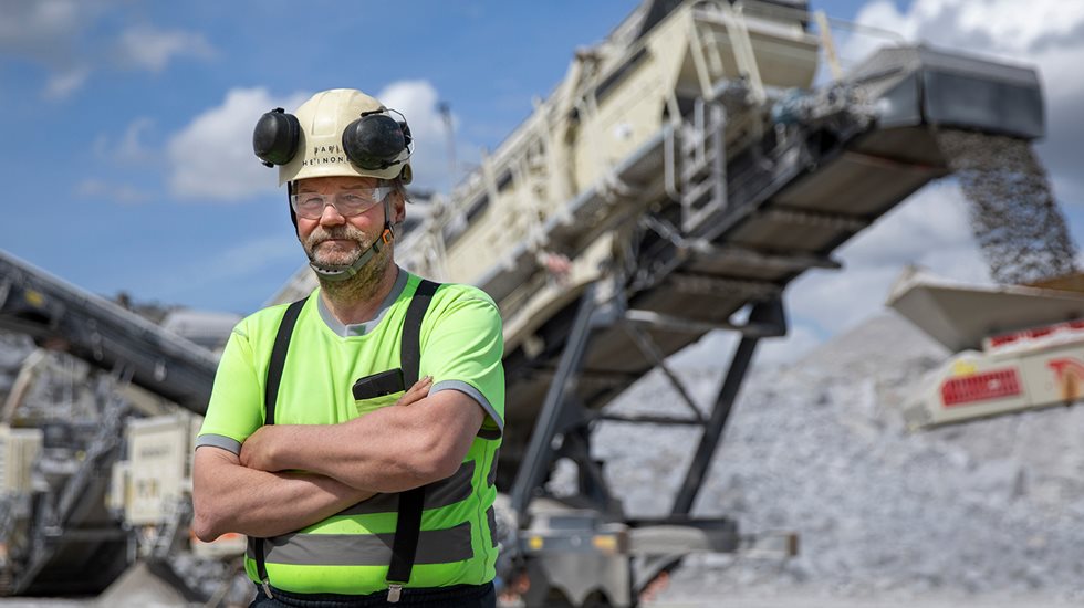 Lokotrack LT120 mobile jaw crusher and Lokotrack LT330D mobile conr crusher