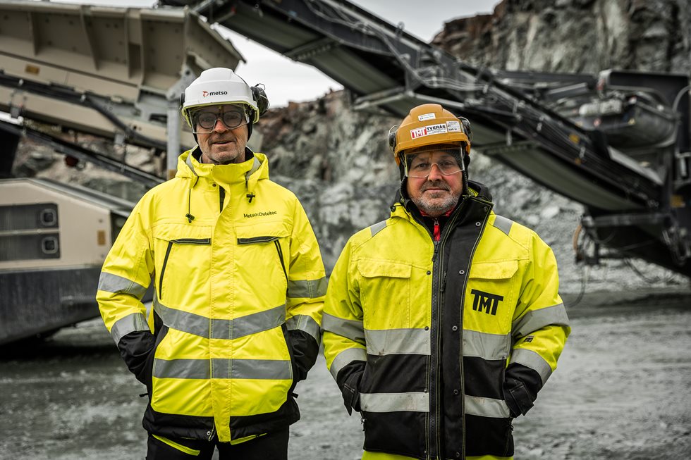 Vidar Bjerkås of Tverås Maskin and Arild Valderhaug of Metso Outotec at Tverås Maskin site.