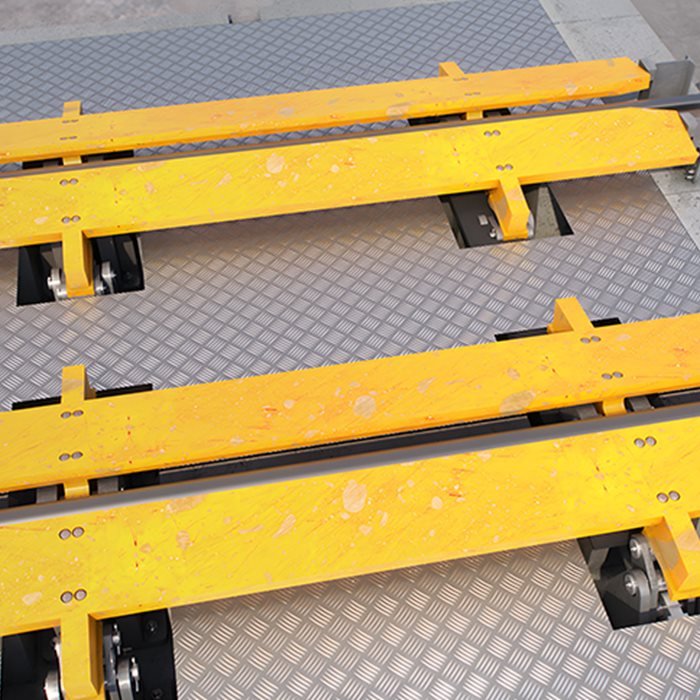 Low-profile wheel gripper