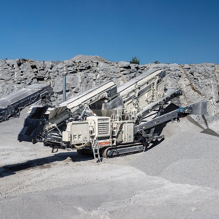 Tela-alustaisia Lokotrack®-murskaimia voi käyttää itsenäisinä tuotantoyksiköinä tai osana monivaiheista murskausprosessia.