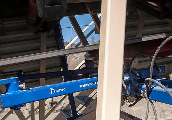 Conveyor belt guides