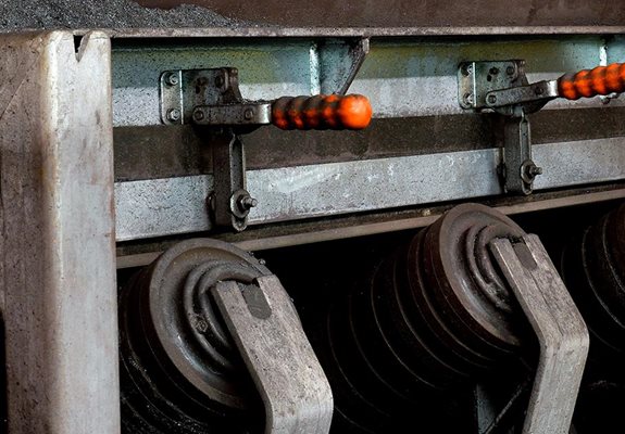 Conveyor sealing systems.