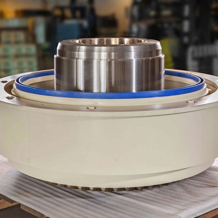 För bearbetning av enorma volymer förlitar sig gruv- och ballastproducenterna på Metsos konkrossar, som introducerades på marknaden i början av 1900-talet.