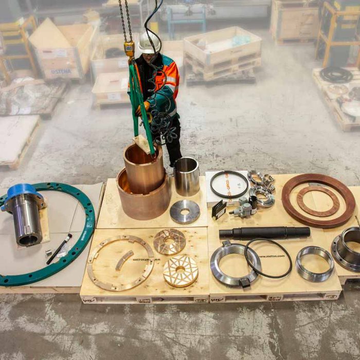 Utöver det breda sortimentet av delar till Metsos nuvarande stenkrossar och varumärken erbjuder vi även reservdelar och slitdelar av hög kvalitet till stenkrossar från andra tillverkare. 