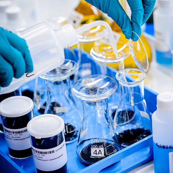  Servicios de investigación y pruebas