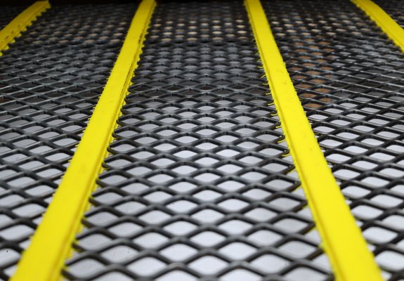 Screening media tension system