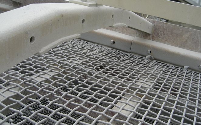 Obstrucción sobre el travesaño del harnero