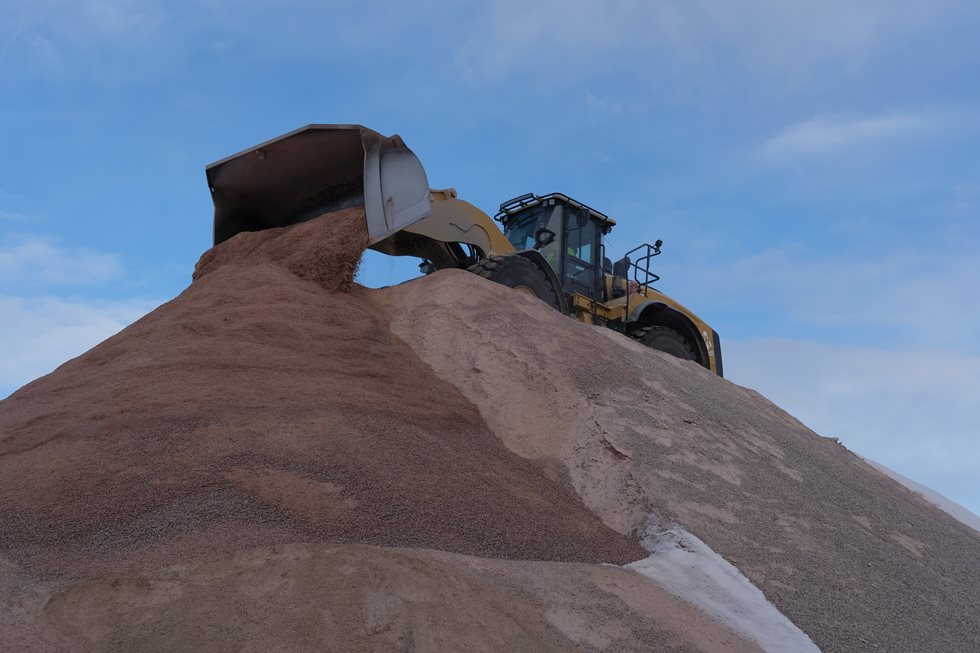 The quarry’s beautiful reddish aggregate is transported from Lohja all the way to Central Finland for landscaping use.