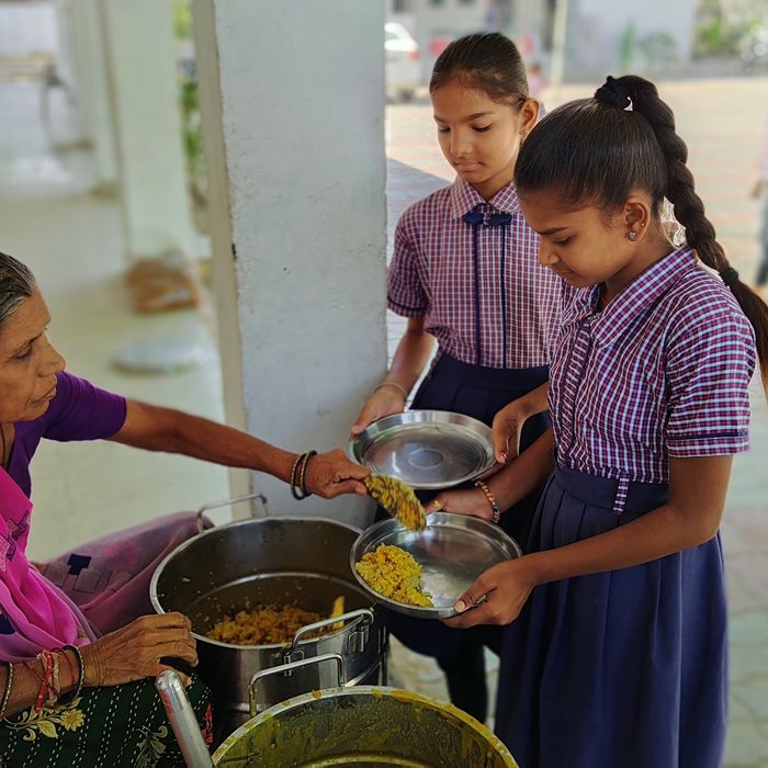 Delivering school lunches in India