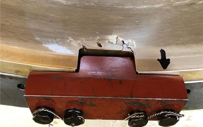 Upper head bushing damage as a result from high idle time and low feed volume